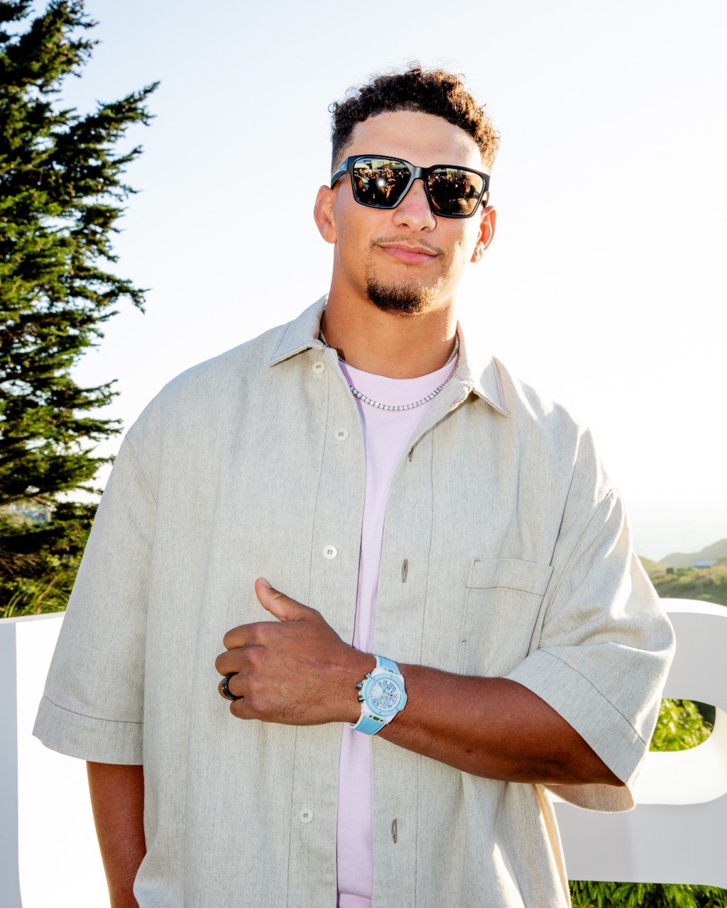 Patrick Mahomes 配戴BIG BANG SUMMER 粉彩陶瓷計時碼錶 